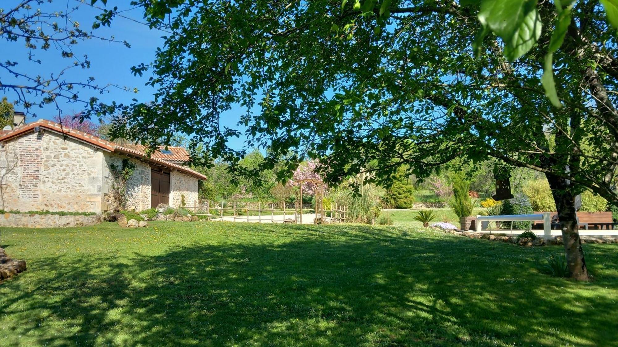 Lpc Dordogne Holidays - Le Petit Coin Lussas-et-Nontronneau Kültér fotó